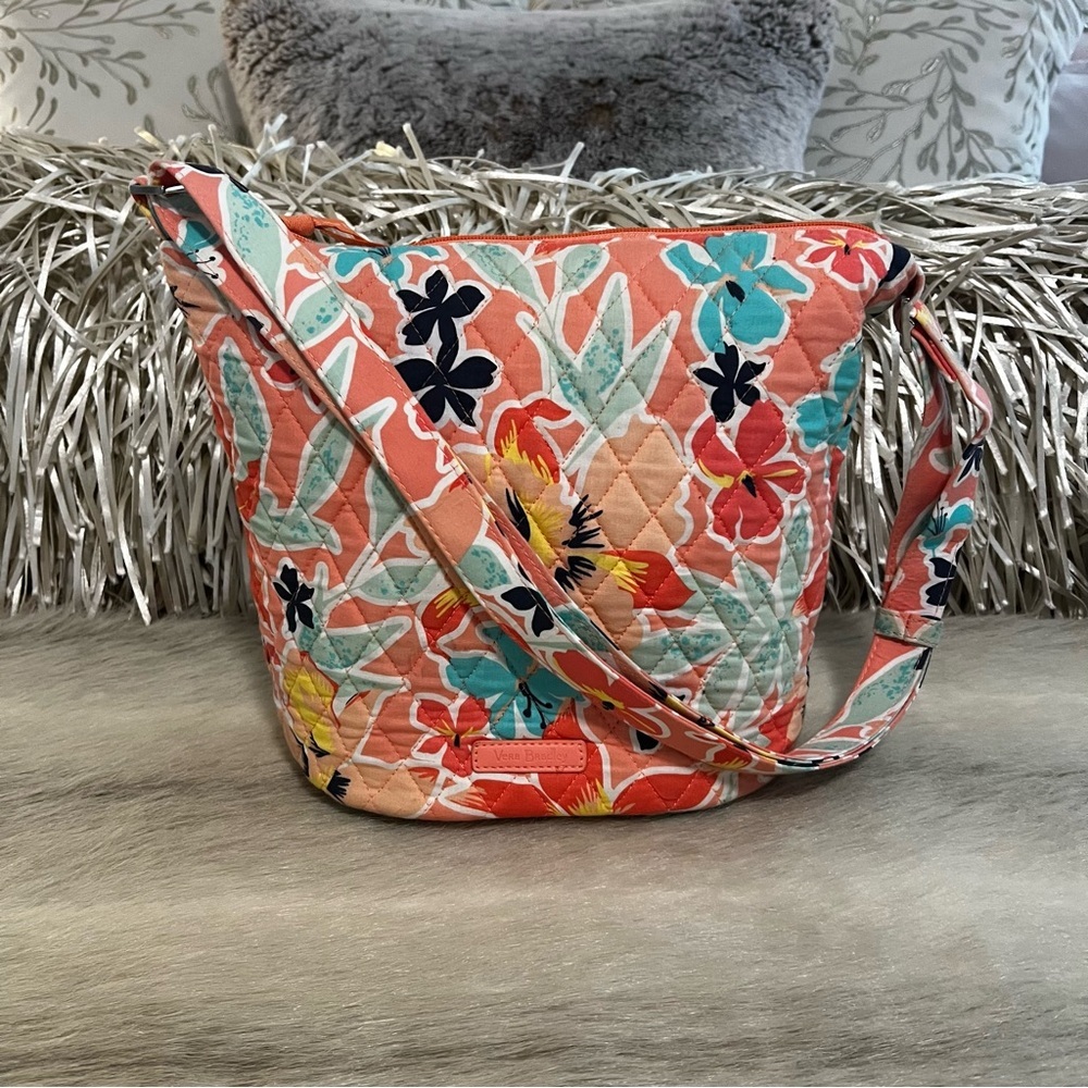 VERA BRADLEY Rain Forest Lily Coral 2023 Bucket Bag Rain Floral Tropical Beach